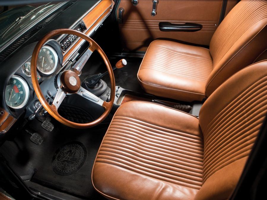 Интерьер Alfa Romeo Giulia Super Polizia Speciale (105) 1967 года  (фото 8 из 8)